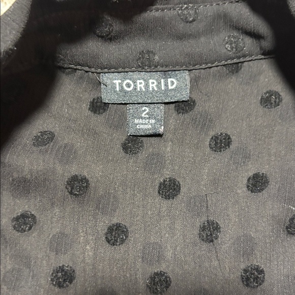 Torrid 2X 18/20 plus black sheer top polka dots long sleeve button front - Picture 4 of 6